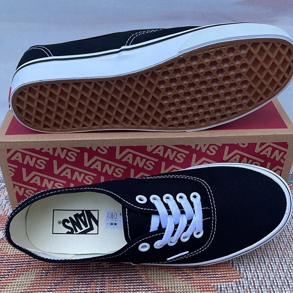 Vans Men’s Authentic Black
VN000EE3BLK
Sneakers - Picture 6 of 16